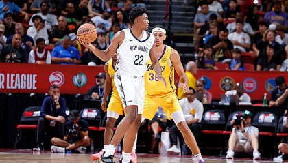 防守漏洞频繁被湖人利用！鹈鹕会改变奎因的内线位置吗？