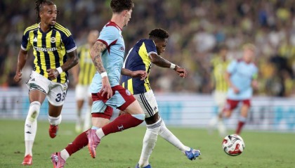 穆里尼奥再创奇迹！三名C罗前队友助费内巴切逆转晋级欧冠附加赛