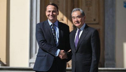 波兰不守承诺，拒绝放行中欧班列，中方把目光转向北极航道