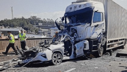 货车司机疲劳驾驶追尾小客车致一家人4死2伤