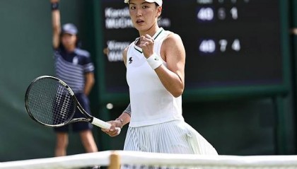 屡次出现的争议判罚把“淡人”逼急了，王欣瑜傲气取胜后拒绝与裁判握手