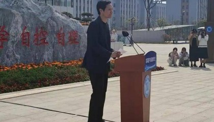 雷军“衣锦还乡”，年内所持小米股票市值暴增千亿