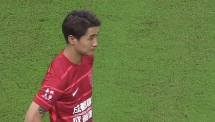 蓉城2-1泰山，洛佩斯防守漏洞被费利佩利用