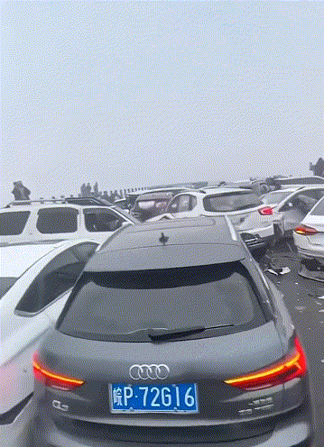 河南一高速发生连环追尾事故，几十辆车撞成一团！原因曝光