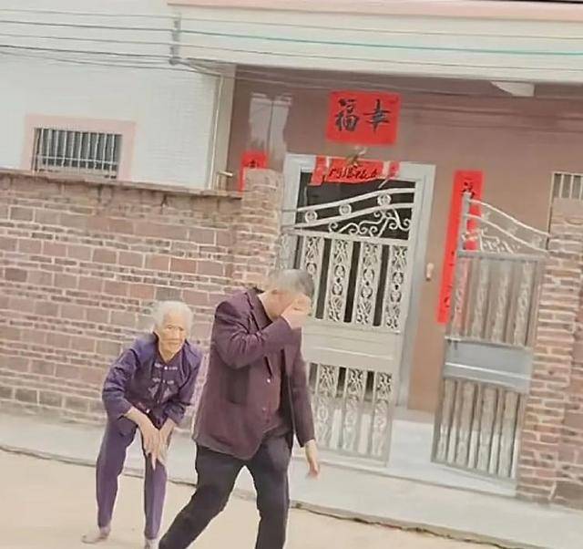 “原来年兽是我自己”,监控记录下中国人过年的聚散:像做了一场热闹的梦