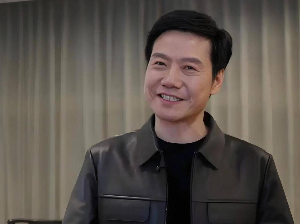 雷军“衣锦还乡”，年内所持小米股票市值暴增千亿