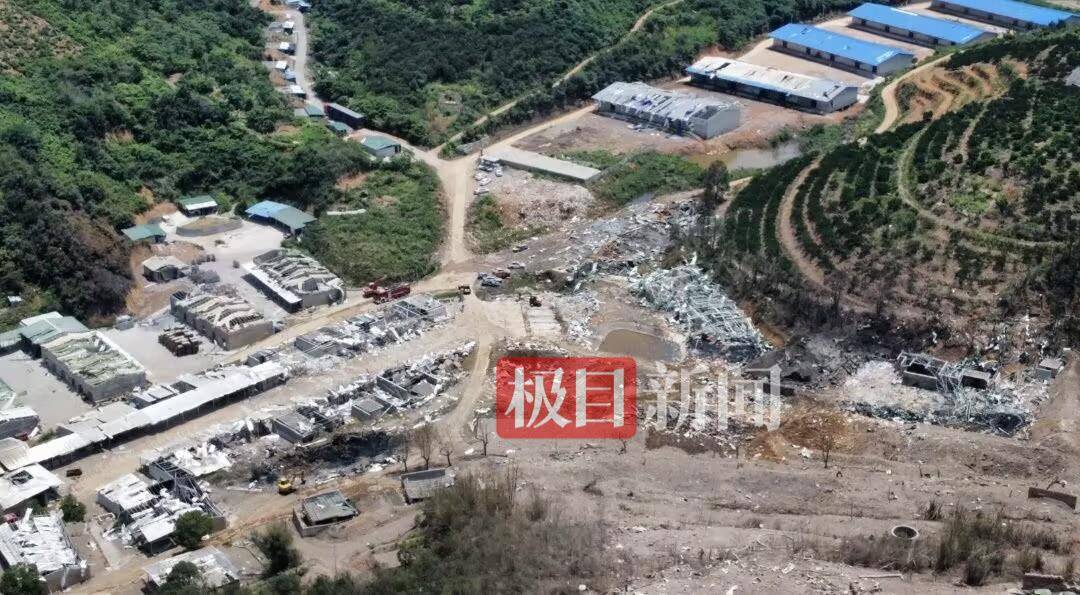 已致9人遇难!直击湖南临澧烟花爆炸事故现场:烟花公司三面环山,多排厂房已完全坍塌