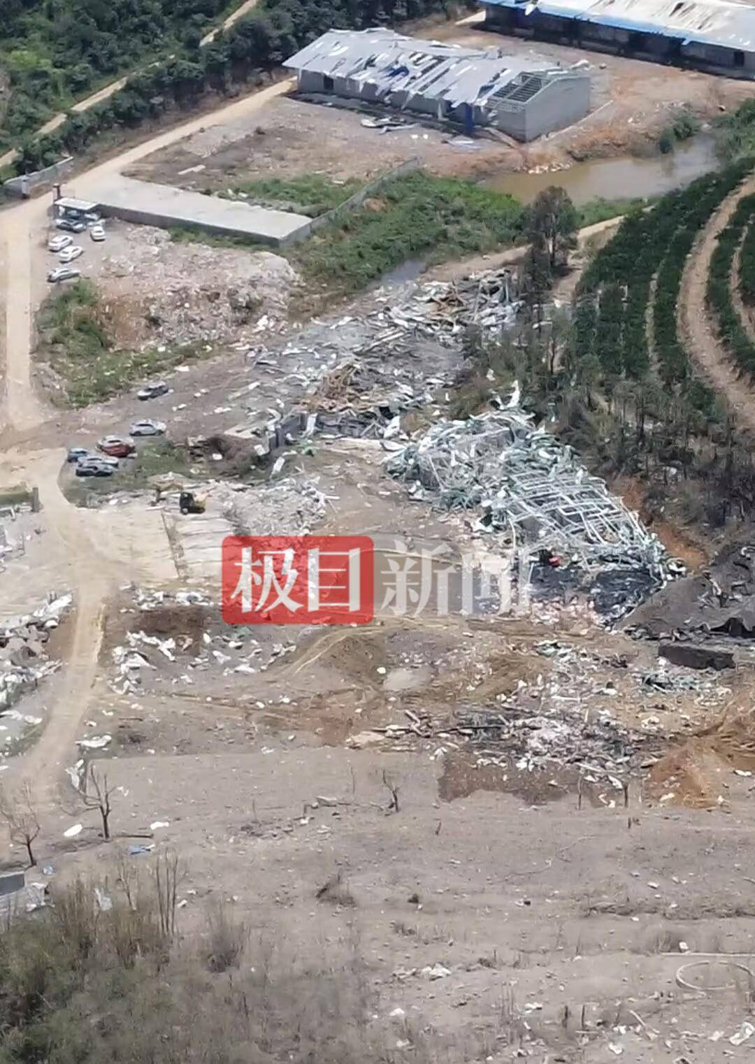 已致9人遇难!直击湖南临澧烟花爆炸事故现场:烟花公司三面环山,多排厂房已完全坍塌