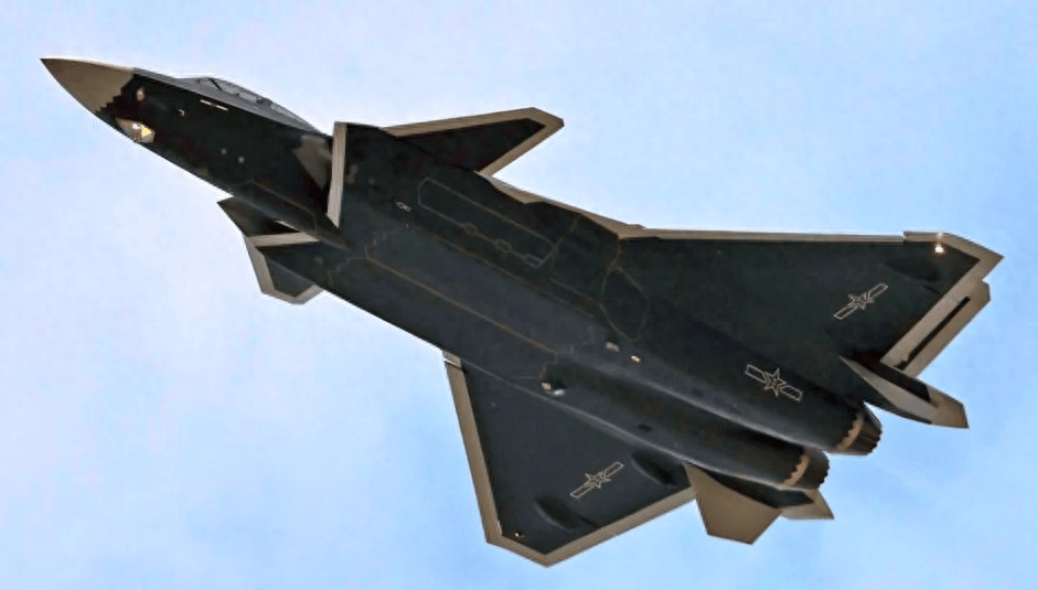 一支新的歼-20旅部署在海南岛,交付数量超美军2倍,彻底碾压F-35