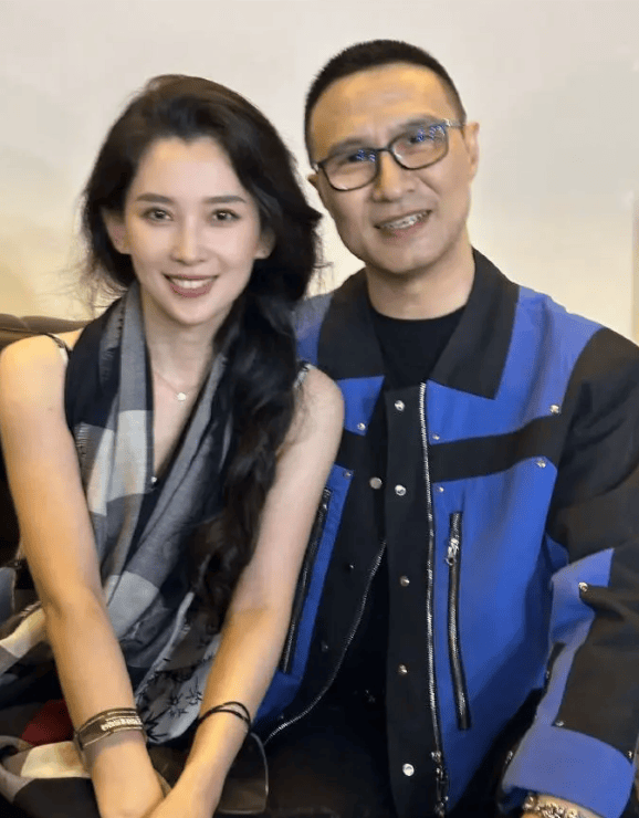 汪峰与森林北两家人同游日本，包括与章子怡所生的一对儿女，氛围相处融洽