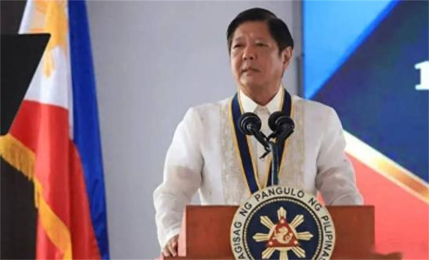 中菲关系质变，马科斯发出新战书，菲外交部反了，直接对华举白旗