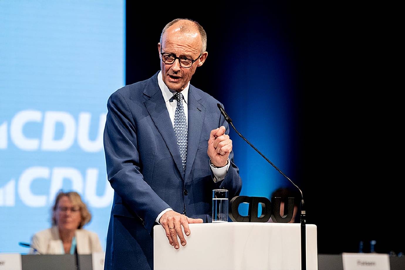 德国总理于10月访华！突然撕毁合作协议，宣布放弃中企涡轮机，默茨的手段还是太狠