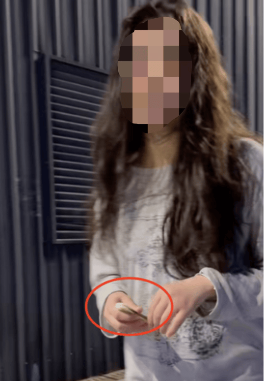 广州3名健身搭子制伏追小孩的持刀女子后遭网暴,当事人发声:有人说我们和持刀者是一伙,我也很害怕,已经几天没睡好觉了