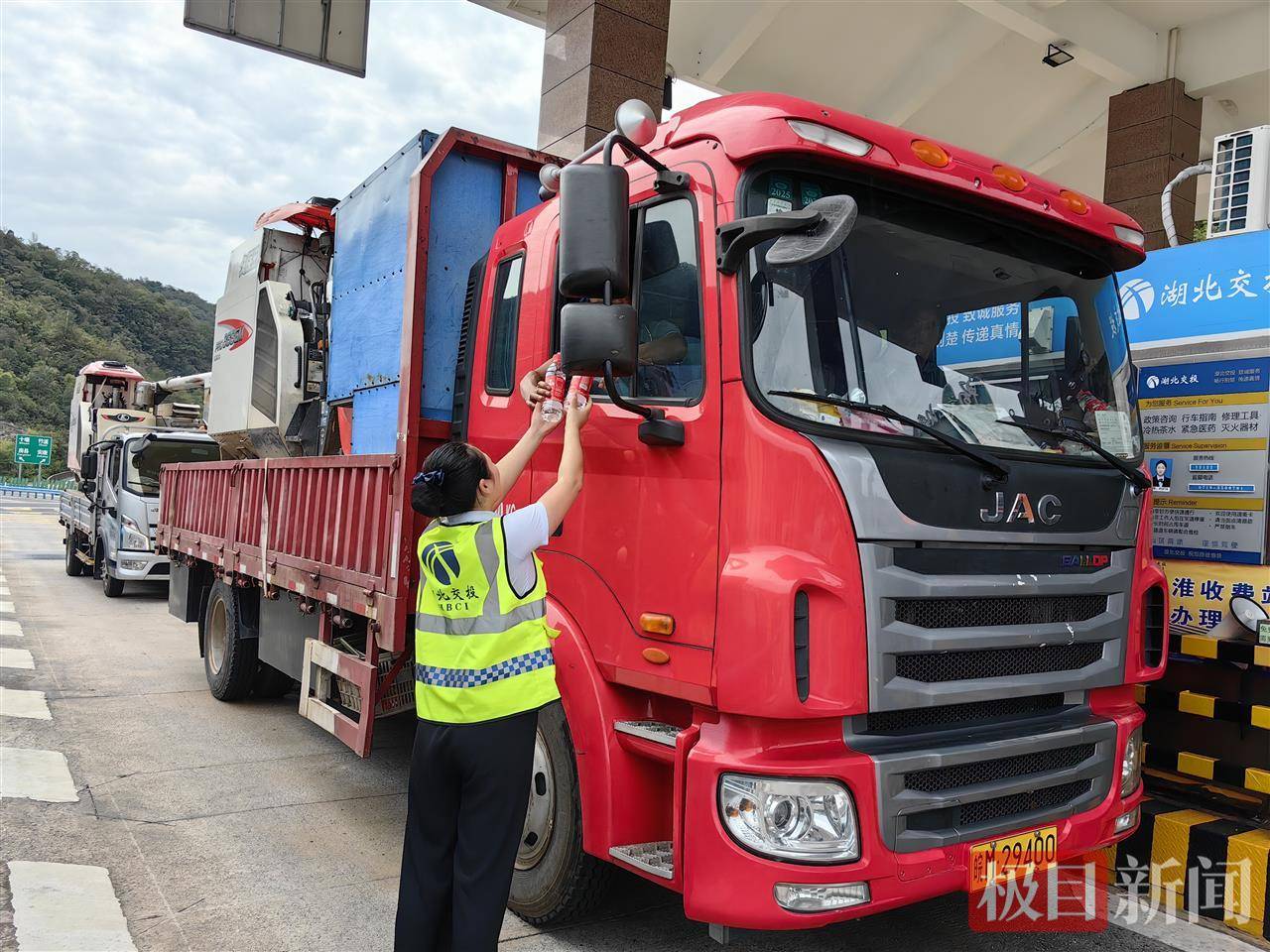 保障秋收!鄂西北高速开辟秋收“绿色通道”