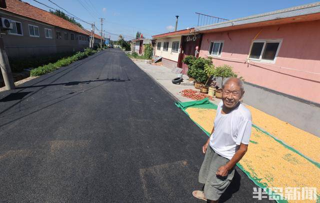 即墨尹家村万亩沥青路通车 秋收运输告别"颠簸时代"