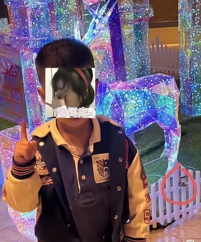 九寨沟一酒店大堂惊现毒蛇，小孩以为是假蛇还去摸了，店方：已放生并进行消杀