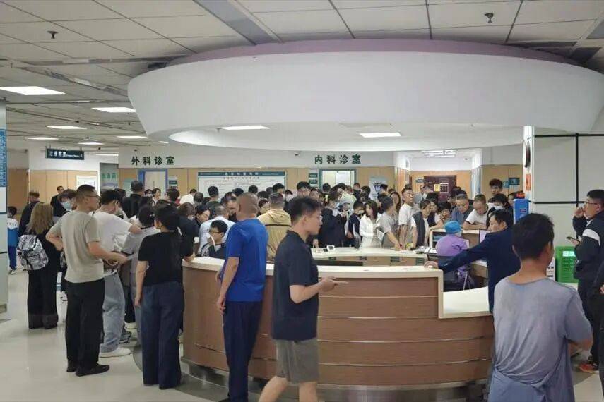 一场雷暴，400多人挤爆医院急诊科！雷雨天后要关窗