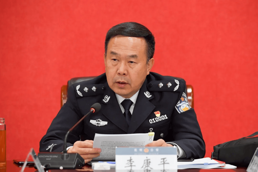 李康平:坚决拥护和服从组织决定