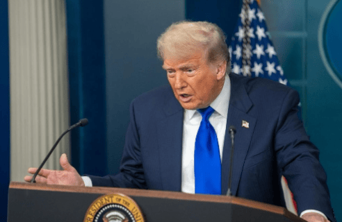 中美谈判结束,出现罕见一幕,双方牵头人没握手,却达成一项重要共识,中方代表一脸从容