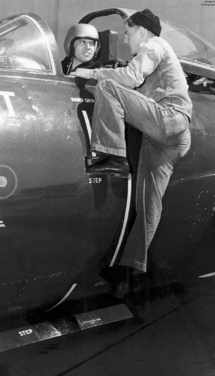 央视曝光!歼-35A改用内置登机梯,和F-35的一模一样?