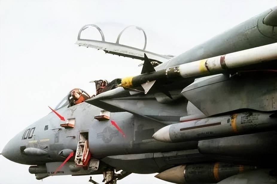 央视曝光!歼-35A改用内置登机梯,和F-35的一模一样?