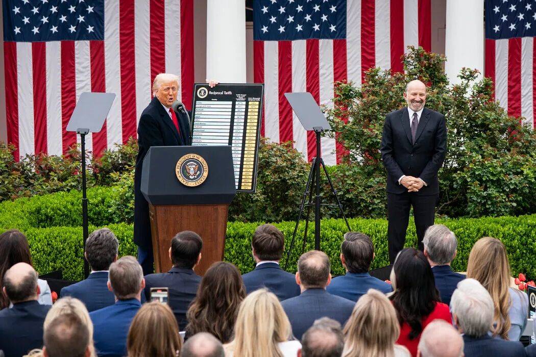 金灿荣:中美博弈天平生变!特朗普被我们“拿捏”了