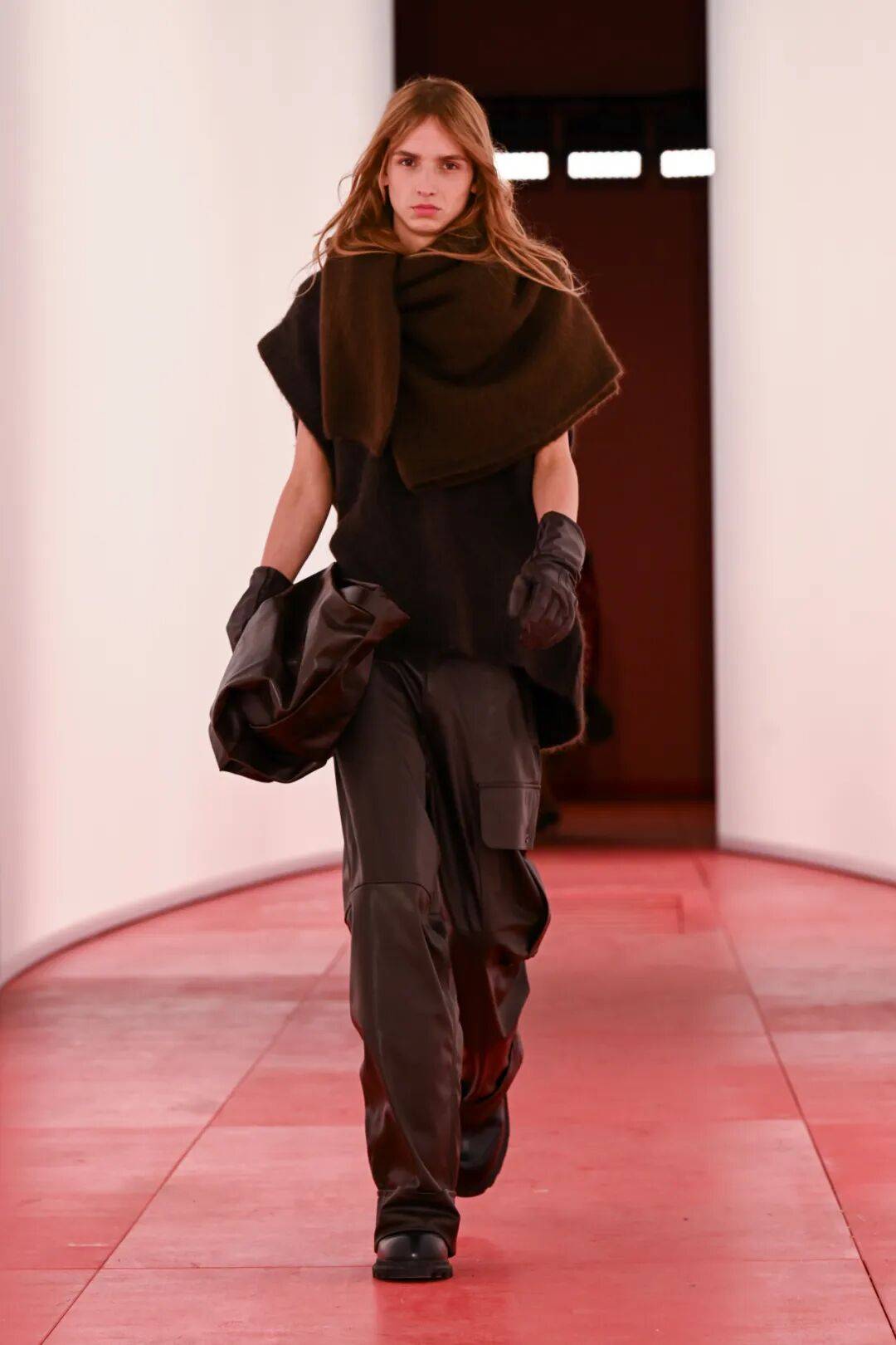 阔别七年重返T台的H&M,终于暴露野心了