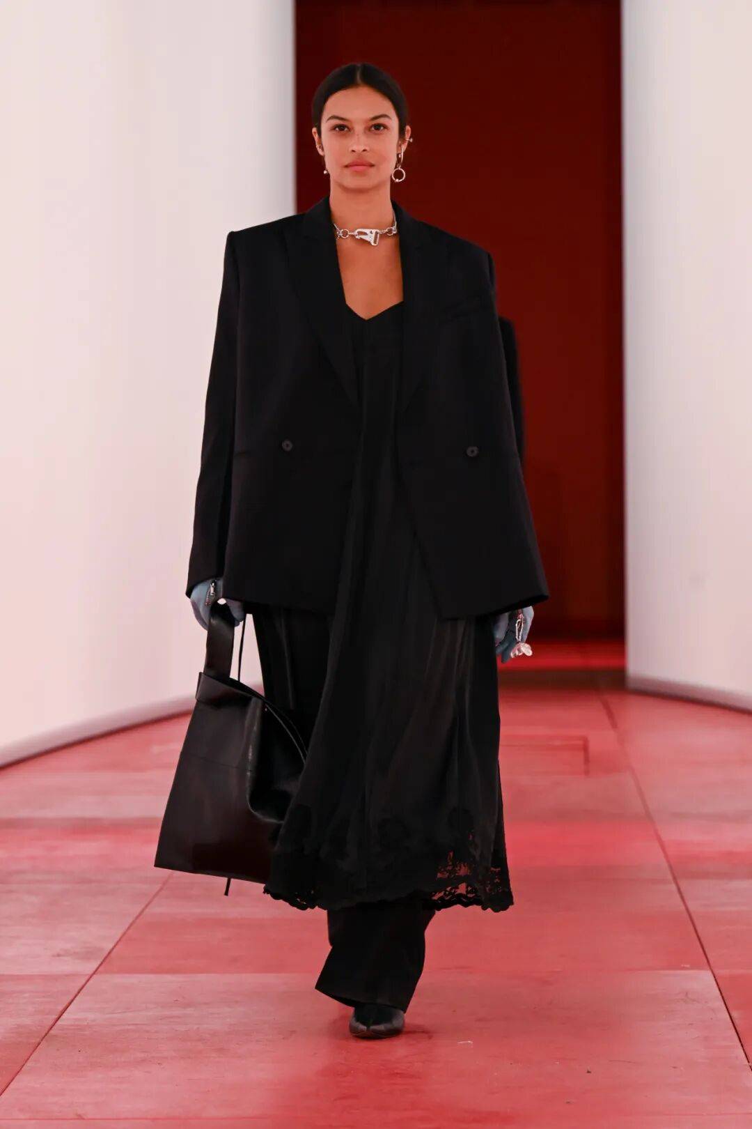 阔别七年重返T台的H&M,终于暴露野心了