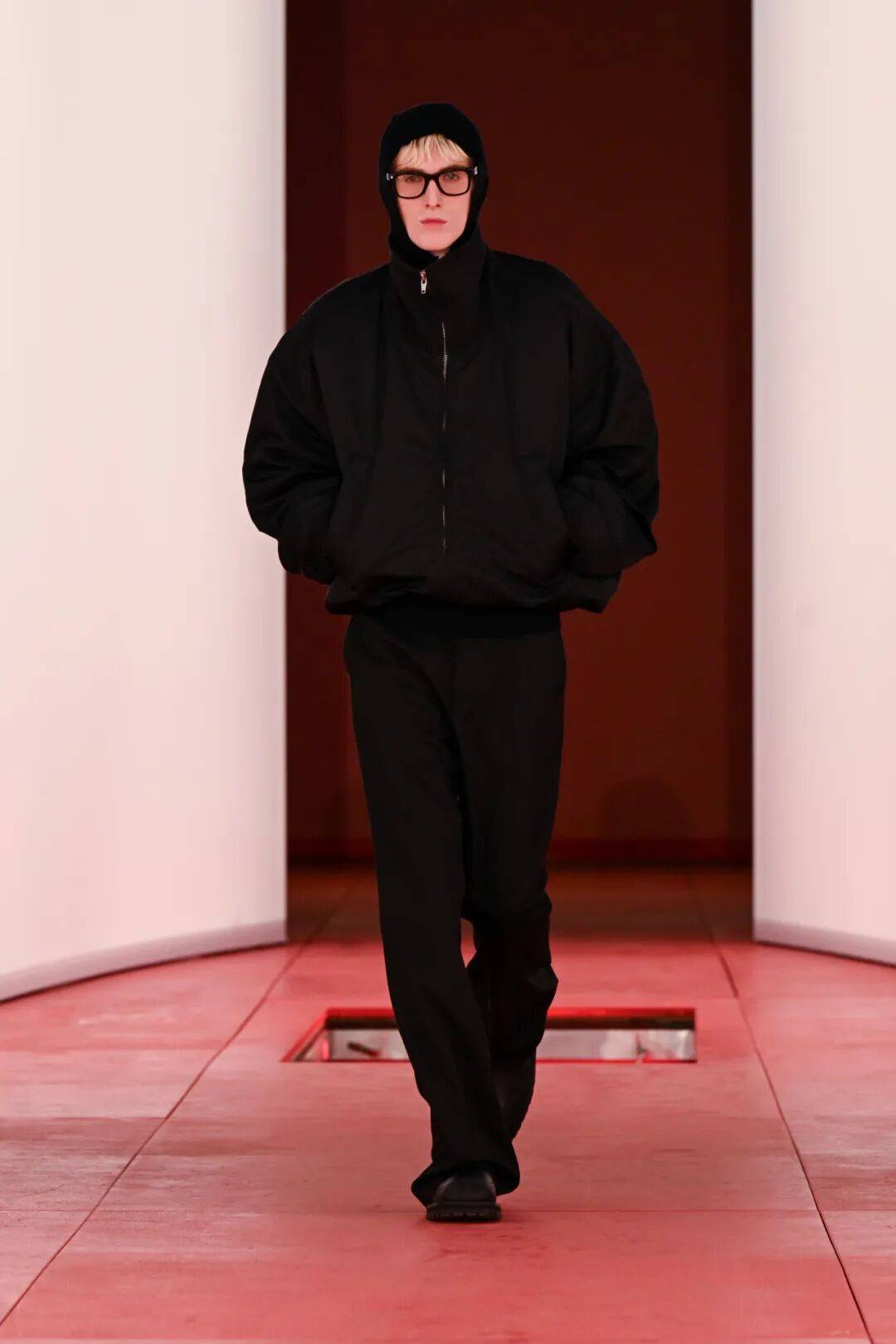 阔别七年重返T台的H&M,终于暴露野心了