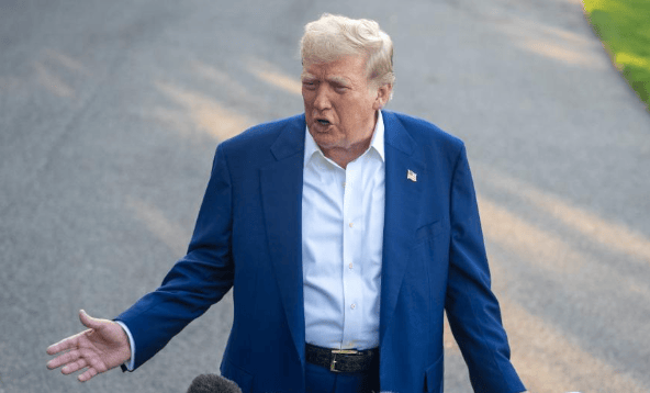 中方连抛3820亿美债，美国担忧的事来了，关键时刻巴菲特清空中企股票，信号不简单