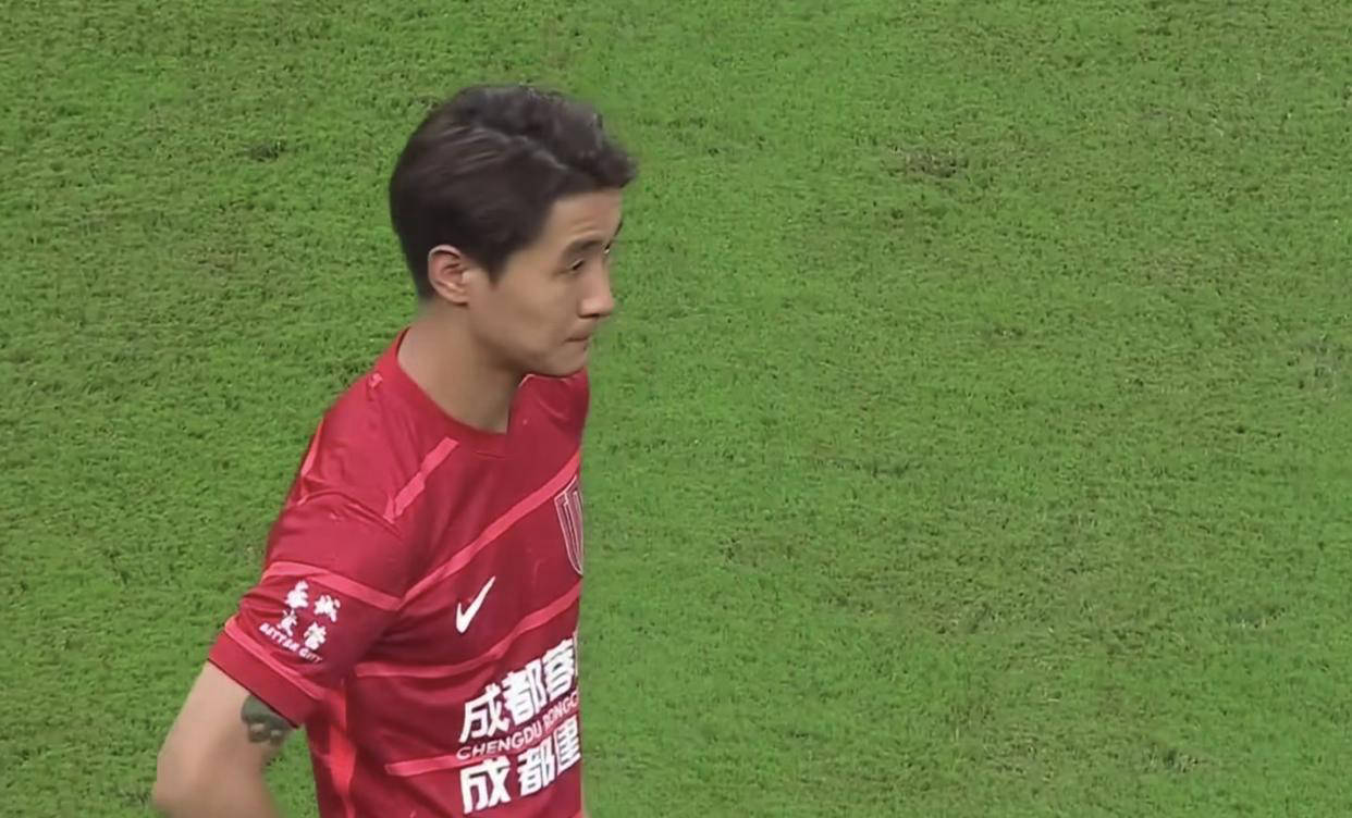 蓉城2-1泰山，洛佩斯防守漏洞被费利佩利用