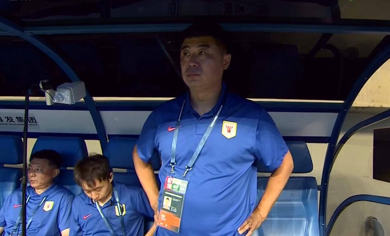 蓉城2-1泰山，洛佩斯防守漏洞被费利佩利用