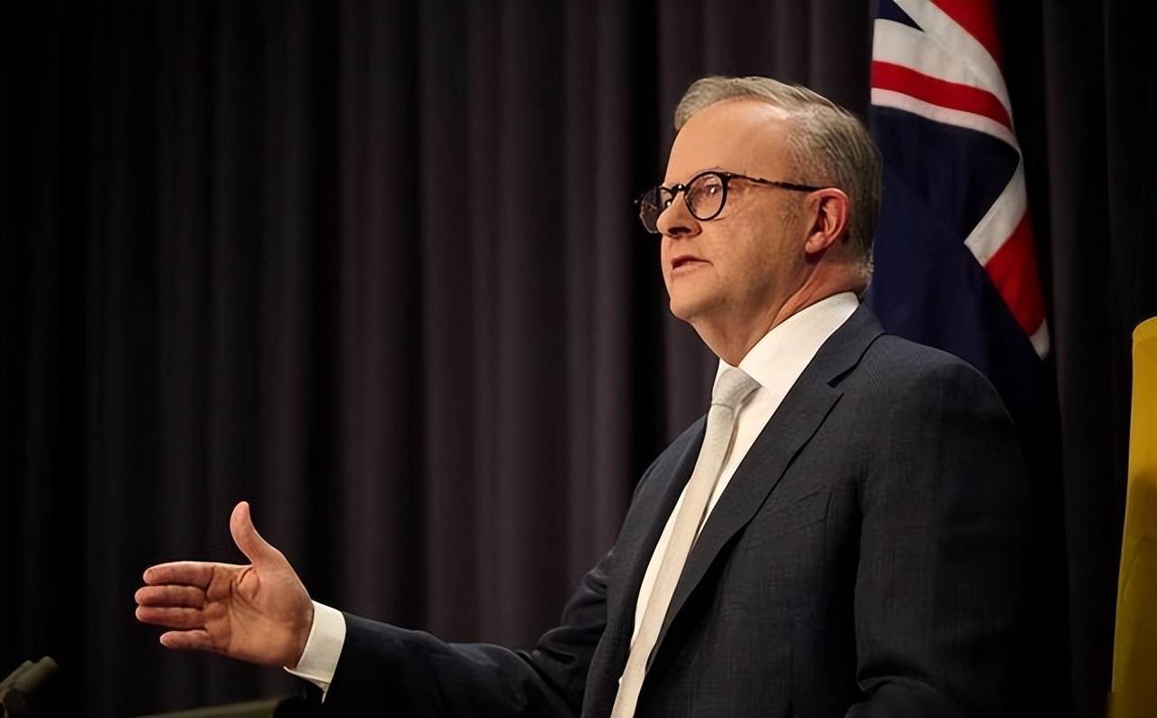 中国不忍了，给澳大利亚定下规矩：想卖铁矿石，就得用人民币交易