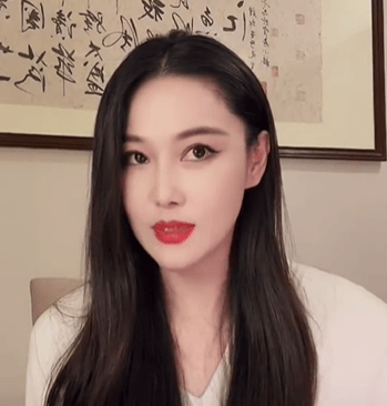 她说“姐一直在”，我却听出了心酸——张馨予那条微博背后的真话