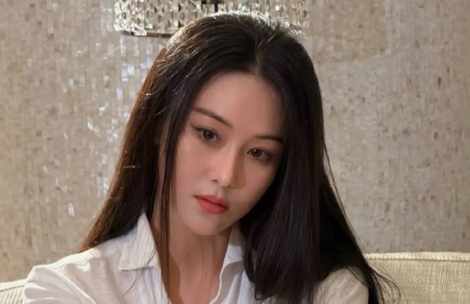 她说“姐一直在”，我却听出了心酸——张馨予那条微博背后的真话