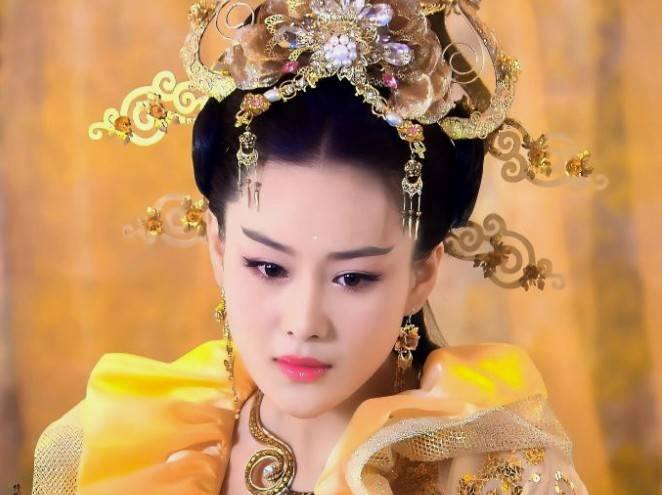 她说“姐一直在”，我却听出了心酸——张馨予那条微博背后的真话