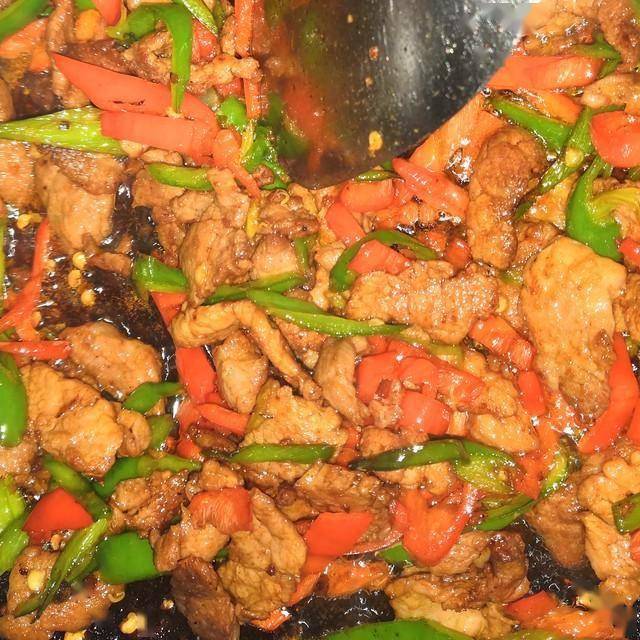 为什么炒肉时候会粘锅?掌握这4个技巧,炒出来的肉鲜香又滑嫩