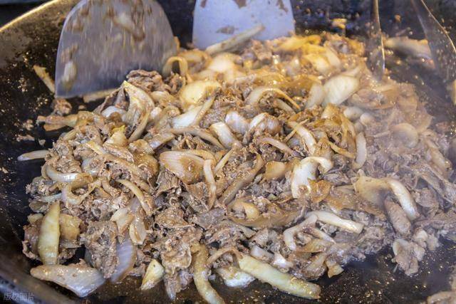 为什么炒肉时候会粘锅?掌握这4个技巧,炒出来的肉鲜香又滑嫩