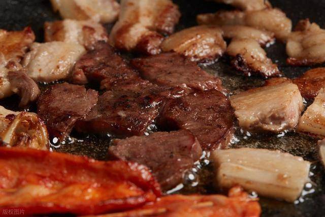 为什么炒肉时候会粘锅?掌握这4个技巧,炒出来的肉鲜香又滑嫩