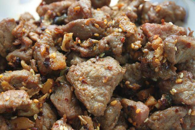 为什么炒肉时候会粘锅?掌握这4个技巧,炒出来的肉鲜香又滑嫩