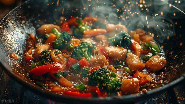 为什么炒肉时候会粘锅?掌握这4个技巧,炒出来的肉鲜香又滑嫩
